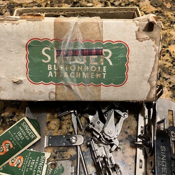 Singer Buttonohole Attachment 121795 - Picture 3 of 3